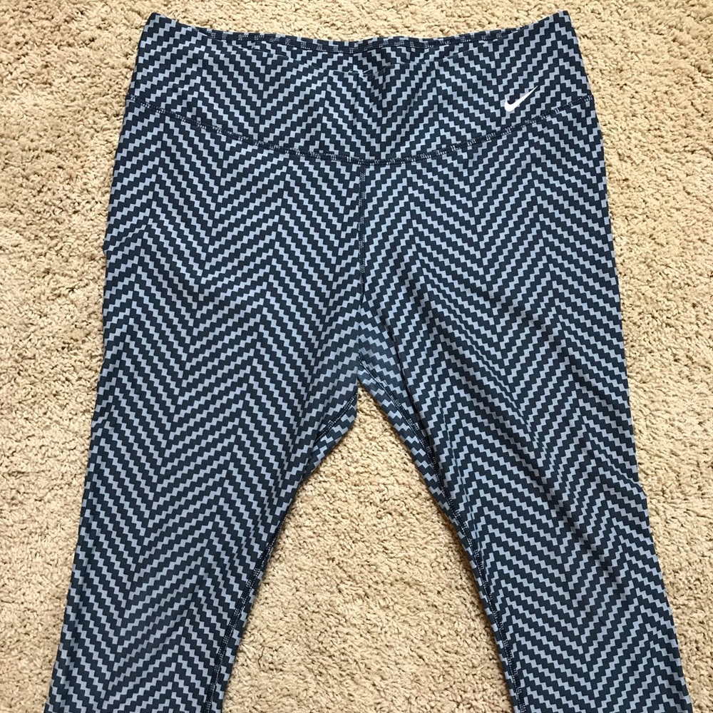 Nike Dri-FIT Legend Crop in Size XL